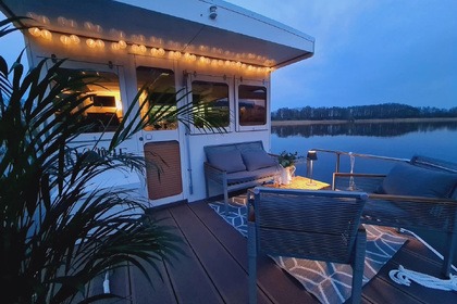 Nagelneues Hausboot für 4 Personen Plauer Seenplatte oder Müritz