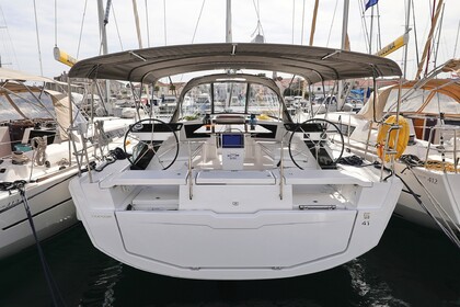 Hire Sailboat Dufour Yachts Dufour 41 Trogir