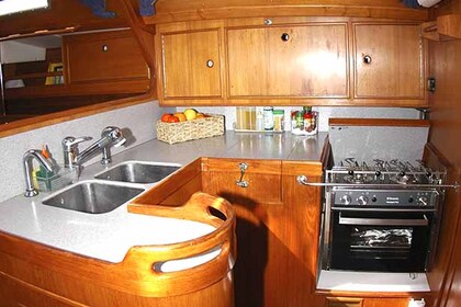 BATEAU PARTAGÉ AUTOUR DES ÎLES DE LA MER IONIENNE.