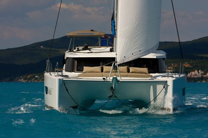 Location Catamaran Fountaine Pajot ISLA Cannes