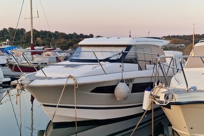 Hyra båt Motorbåt Jeanneau NC9 Pula