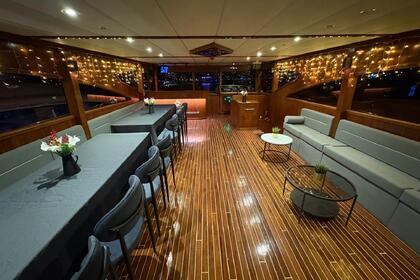 Istanbul Gold Standard: Private Luxury Yacht Rentals on the Bosphorus