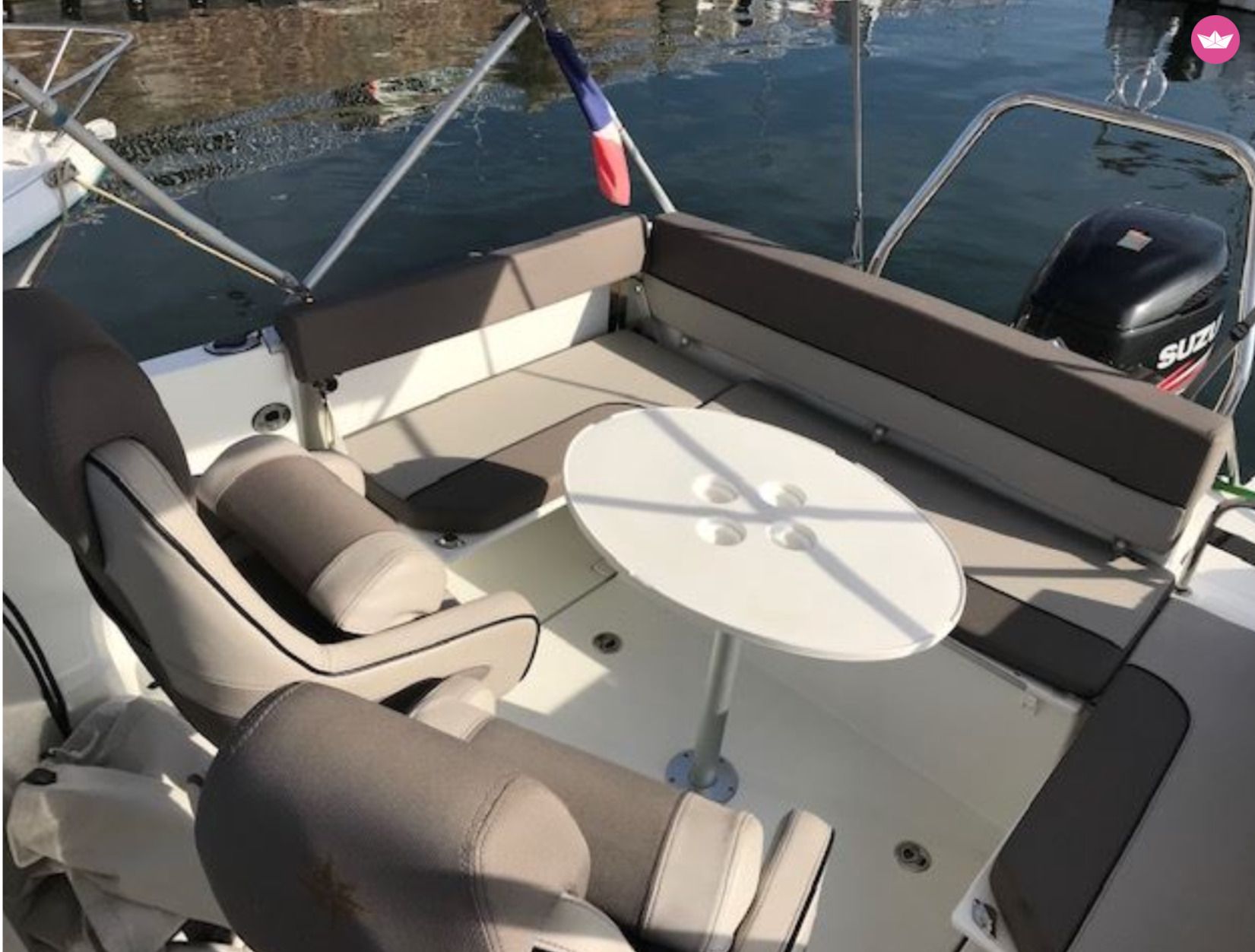 Bateau à moteur JEANNEAU Cap Camarat 7.5 WA SERIE 2 250cv 8