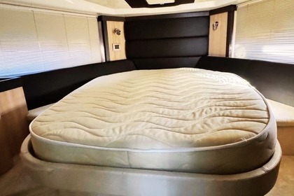 Cranchi M44 HT Uthyrning: Upplev Amalfikusten med stil