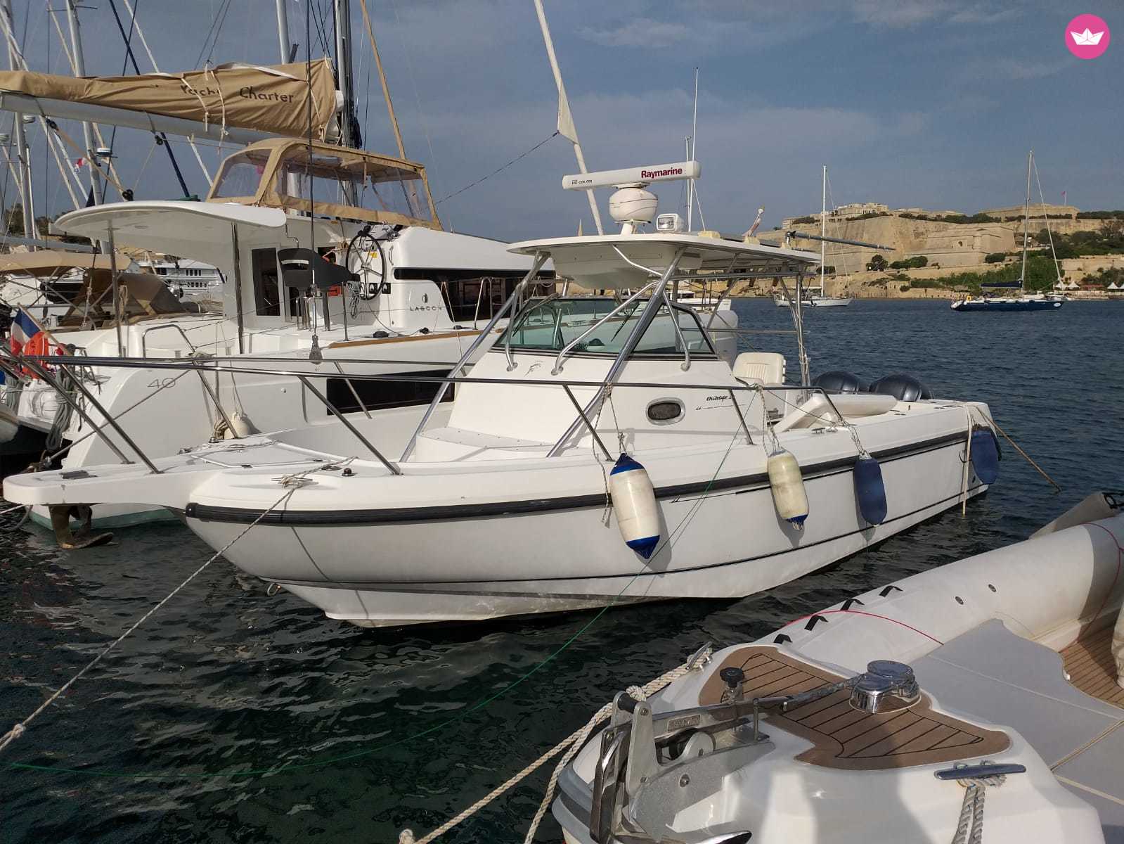 Boston Whaler Outrage 290 w Ta' Xbiex  