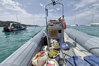 SEMI RIGIDE AVEC SKIPPER PORQUEROLLES