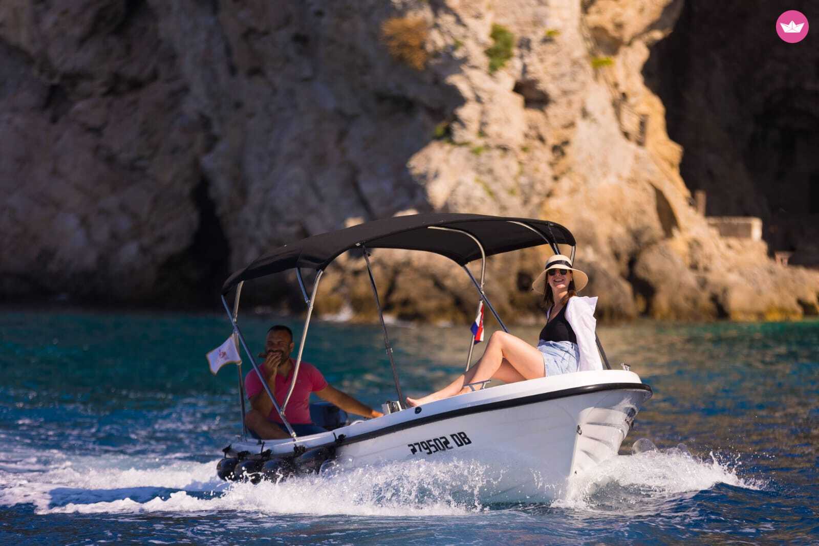 Bateau sans permis The Ultimate Luxury private boat without skipper 8cv 8