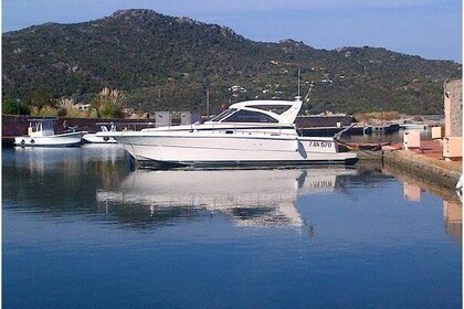 Noleggio Barca a motore CAYMAN YACHT CAYMAN 38 WA Golfo Aranci