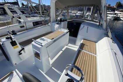 Location Voilier Beneteau Oceanis 38.1 Grimaud