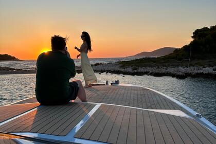 Verhuur Motorboot SEA RAY 390 Hvar