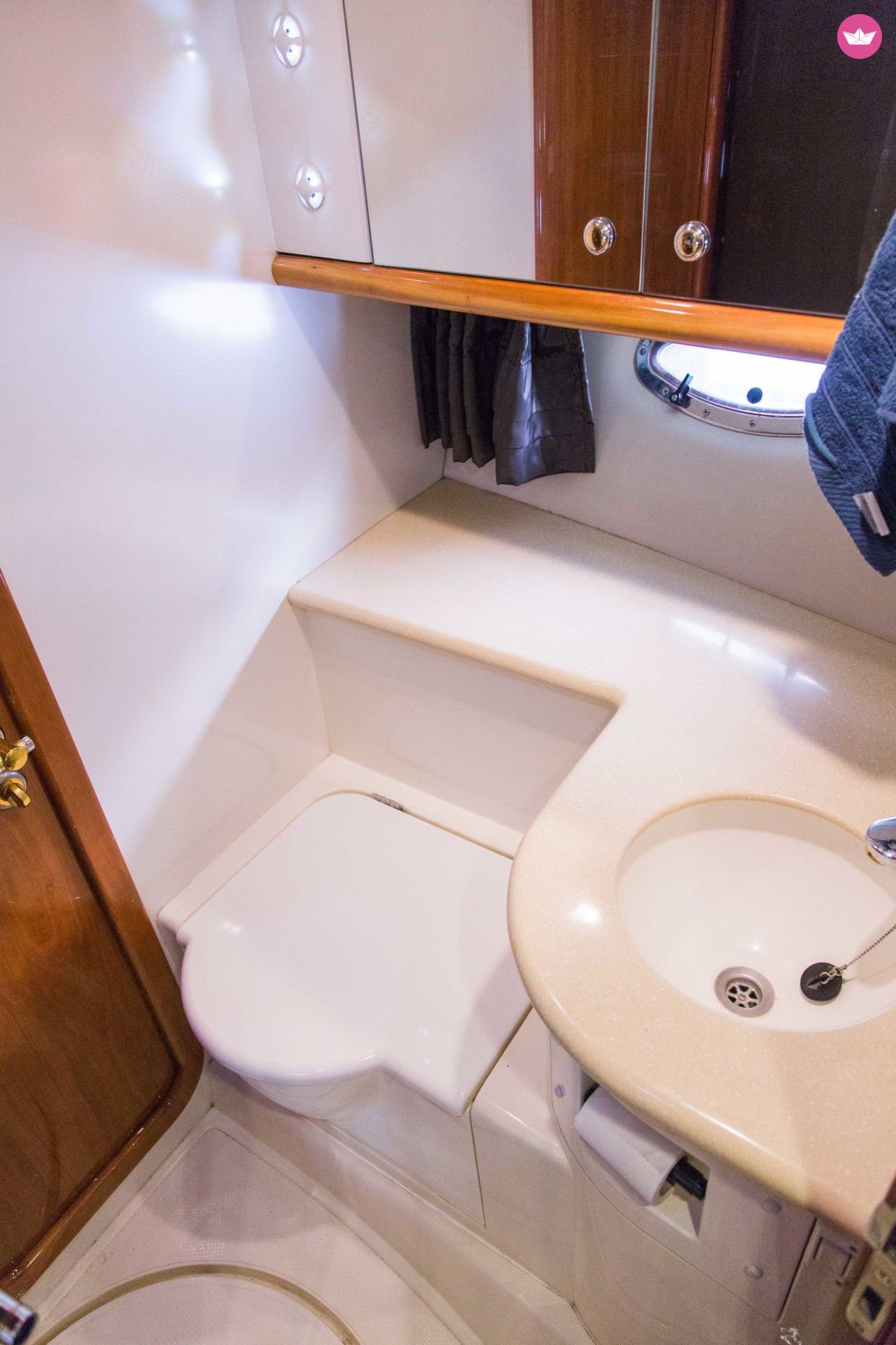 Motorboat Sunseeker 47 Camargue for hire