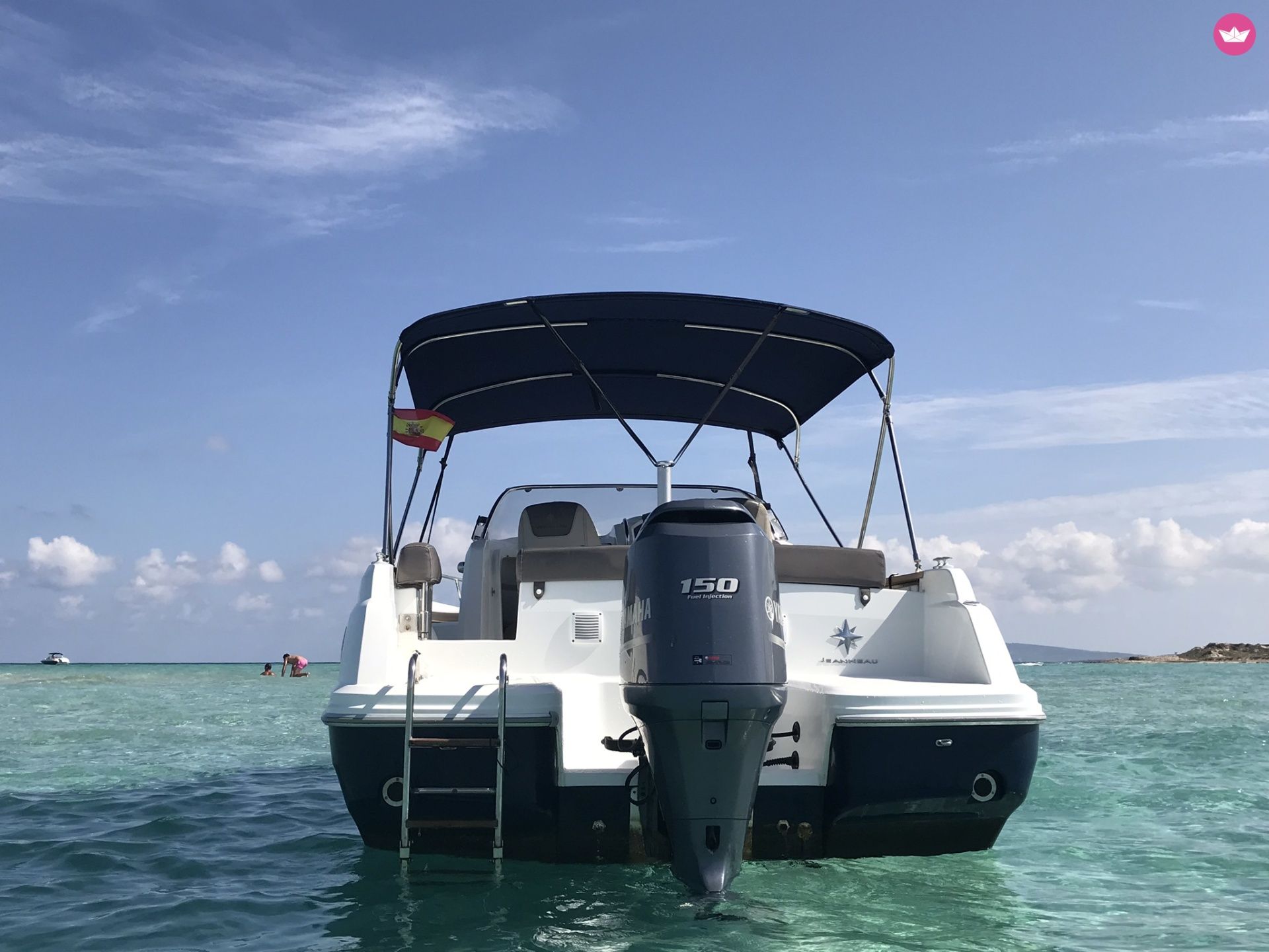 Motorboat Jeanneau Cap Camarat for hire