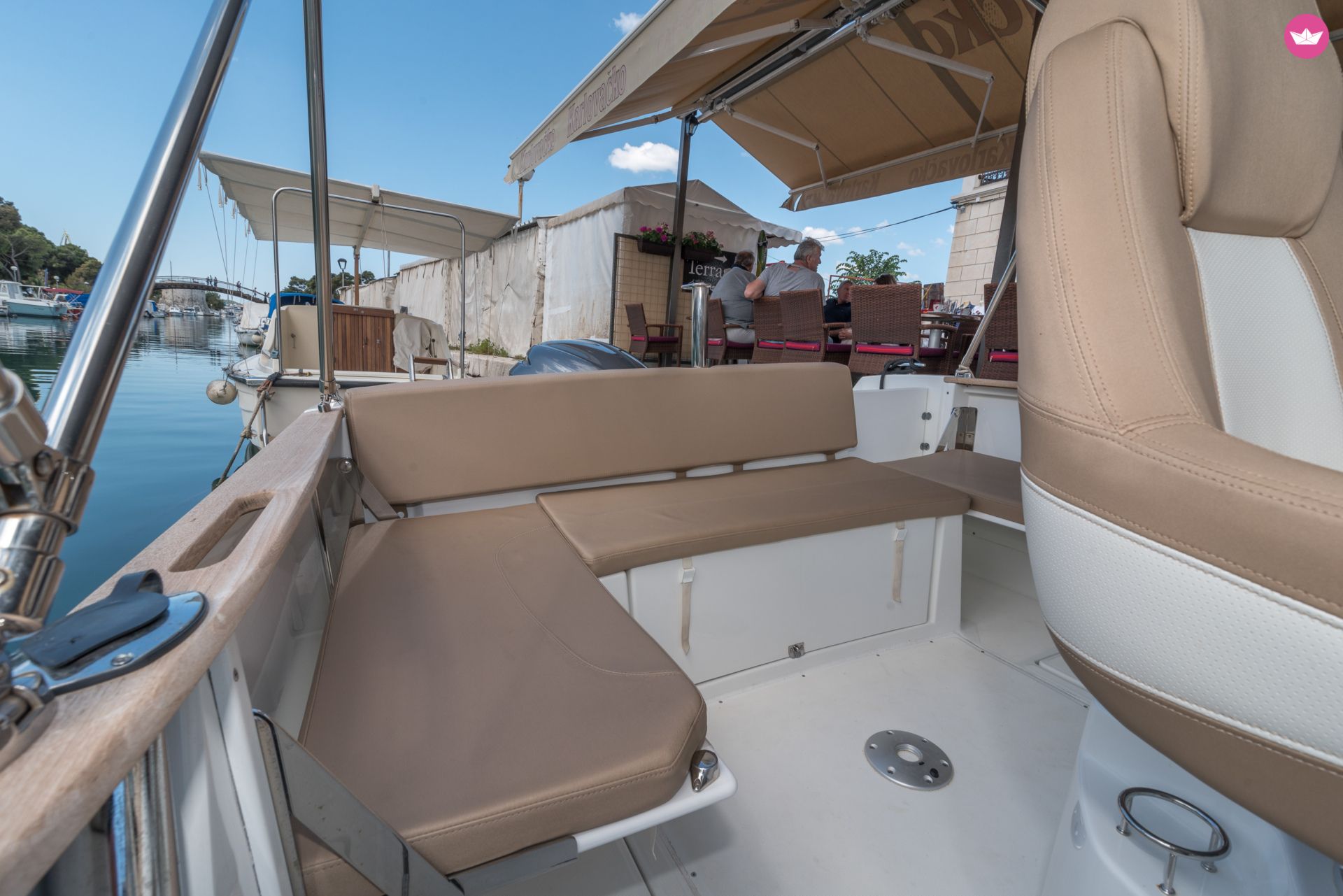 Bateau à moteur Jeanneau Cap Camarat 7.5 CC 250cv 8