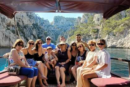 Location Bateau à moteur PANTASSO Bateau en bois / Vedette à passagers Cassis