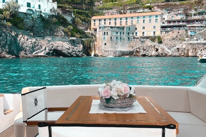 Rental Motorboat Rizzardi 48in Capri