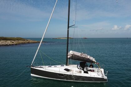 Rental Sailboat Structure POGO 36 QR La Trinité-sur-Mer