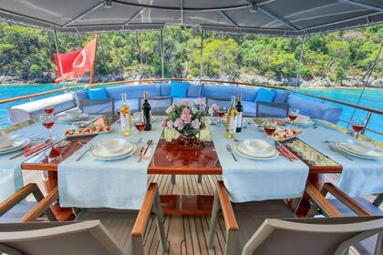 Luxury custom built ketch gulet with a capacity of 10 people