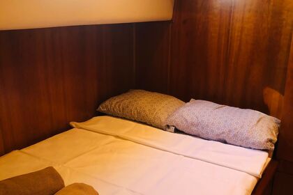 Princess Motoryacht with a capacity of 4 people