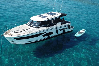 Rental Motorboat Jeanneau MERRY FISCHER 1095 Saint-Tropez