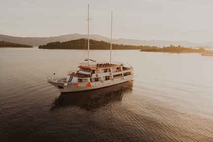 Rental Sailing yacht Mini Cruise Vapor Split