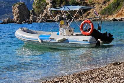 Hire RIB Maestral 5.80 Komiža