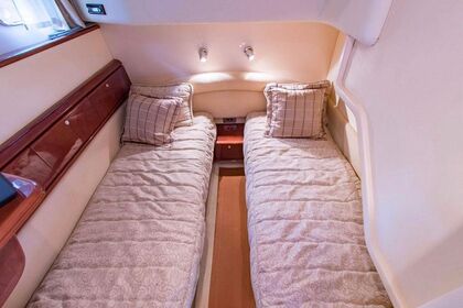 Luxury Motoryacht with a capacity of 6 people