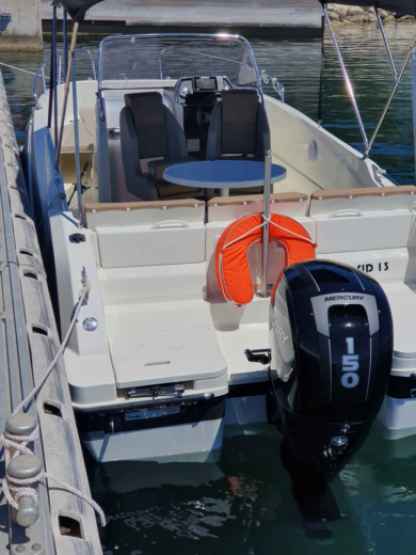 Charter Motorboat Quiksilver 6 M 75 Open Marseille