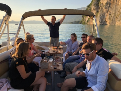 Location Bateau à moteur Sparkman & Stephens Bateau Ponton Mistral Annecy