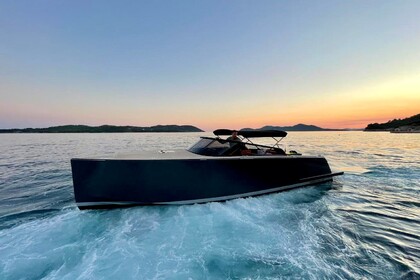 Hire Motorboat Vandutch Marine 32 Saint-Tropez