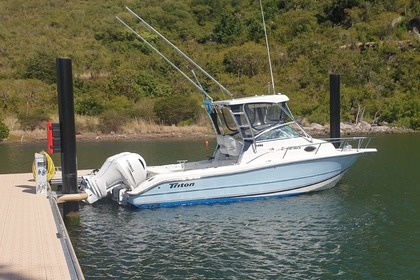 Hire Motorboat Triton Walkaround Cole Bay