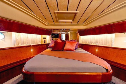 Alanya Feretti 52 Fly 26 Capacity