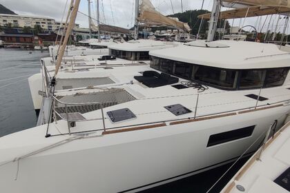 Location Catamaran Lagoon Lagoon 52 F with watermaker & A/C - PLUS Le Marin