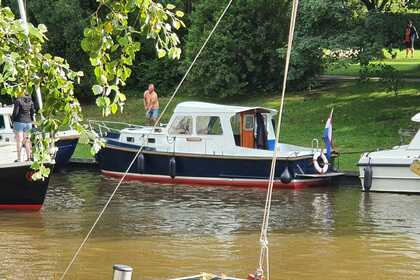 De Goudvink, a cozy two-person motorboat