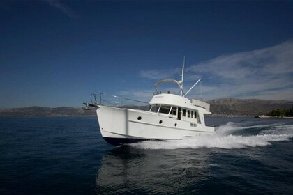 Hire Motorboat Swift Trawler 42 Zadar