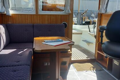 De Goudvink, a cozy two-person motorboat