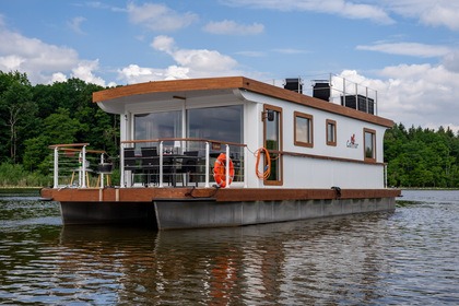 Charter Houseboat Hausboot Calmar Müritz