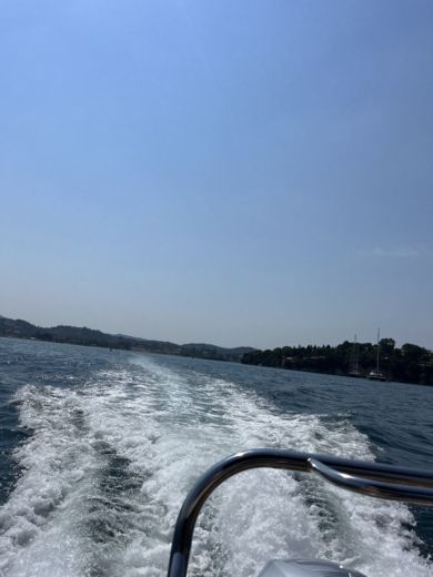 Corfu Motorboat Pontoon South Bay 525E alt tag text