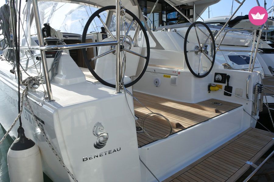 Charter Sailboat Beneteau Oceanis 30.1 Barcelona