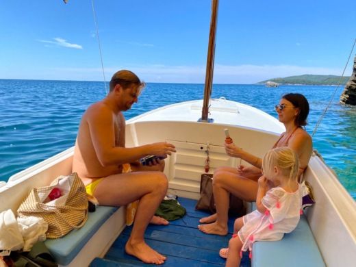 Будва Motorboat Rent hourly Maestral alt tag text