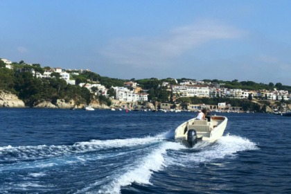 Invictus 190 FX - elegant motorboat to enjoy the Costa Brava