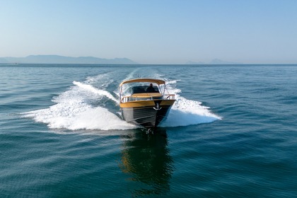 Hire Motorboat Cantieri Esposito Positano 32 Naples