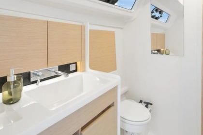 Alugue este veleiro Hanse 348 para conhecer costas