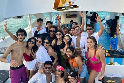 FAMILY AND FRIENDLY BOAT CRUISE: CAPTAIN AND CREW INCLUDED