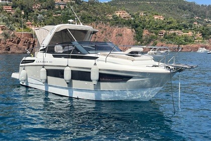 Rental Motorboat JEANNEAU LEADER 30 Mandelieu-La Napoule