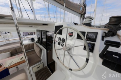 Alquiler Catamarán Fountaine Pajot Lucia 40 Rosas