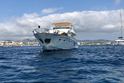 Astondoa 72 en Ibiza
