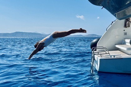 Ouna Catamaran - Private Lagoon 46 - Owner operated - Tailor-made luxury cruises from Paros