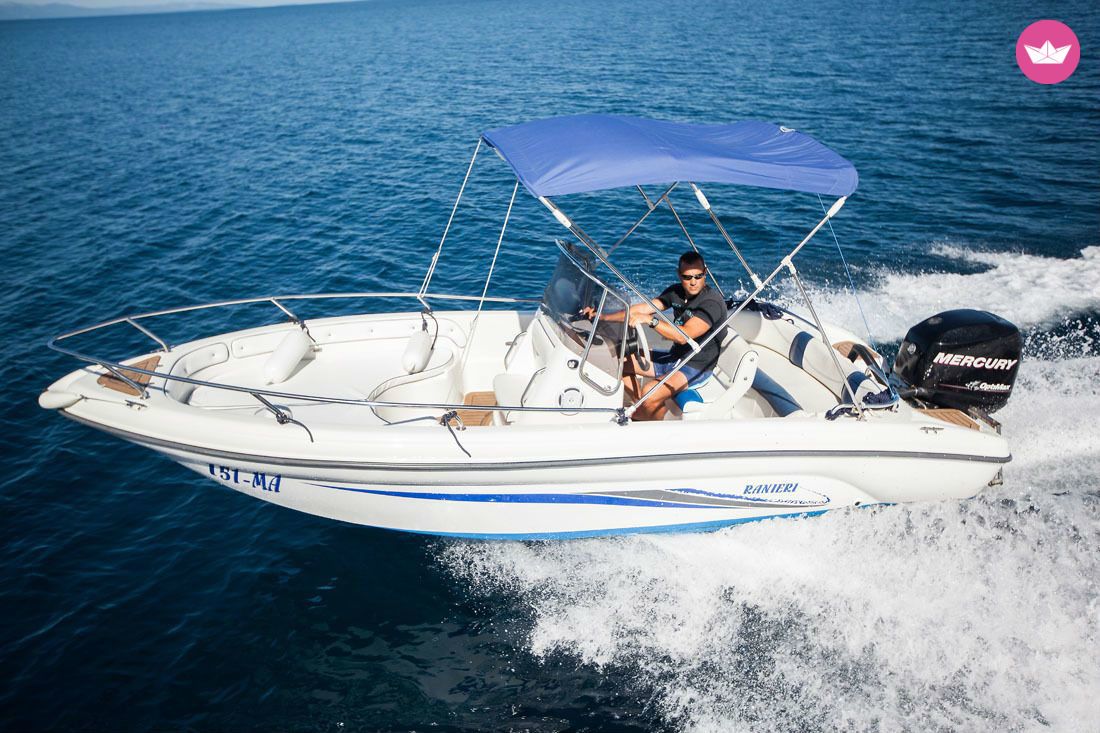 Bateau à moteur RANIERI