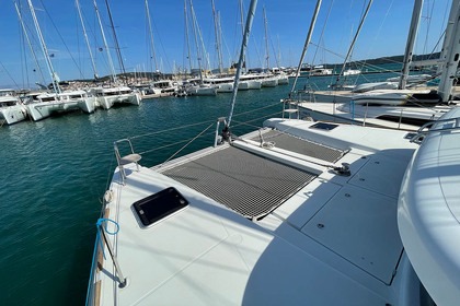 Hyra båt Katamaran LAGOON 40 Trogir