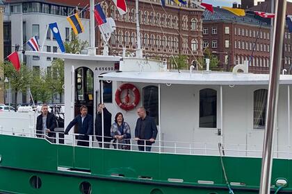 Lunch Box Steel ship with sauna and skipper